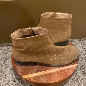 Girls boots size 4
